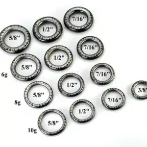 Black laser-etched titanium-coated segment ring in 6G for stretched lobes
