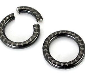 Black 10g segment ring with etched arrow pattern, titanium-coated stainless steel