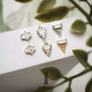 14Kt gold threadless triangular baguette gem top with CZ and triangle bars