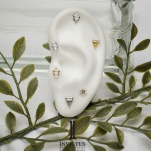 14Kt gold threadless triangular baguette gem top with CZ and triangle bars